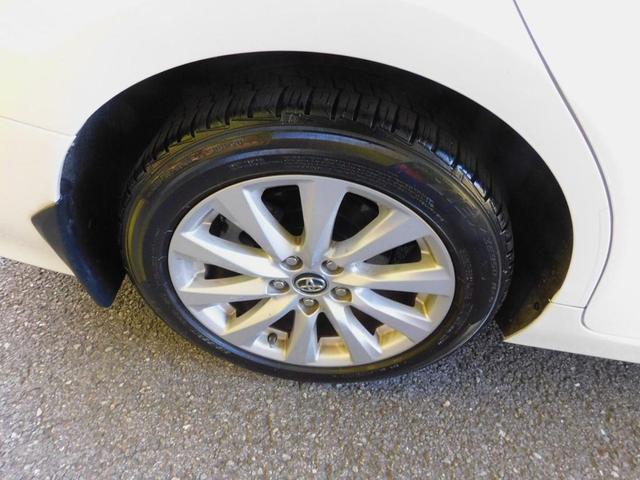 Photo of 2019 White Toyota Camry