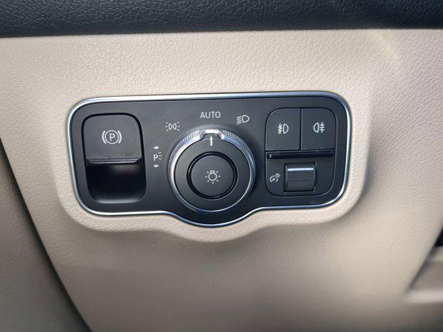 Photo of 2021 Black Mercedes-Benz GLB 250