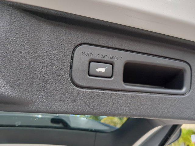 Photo of 2025 Platinum White Pearl Honda Pilot