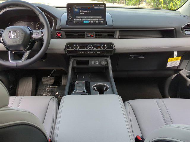 Photo of 2025 Platinum White Pearl Honda Pilot