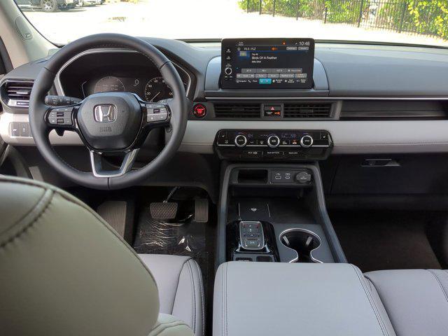 Photo of 2025 Platinum White Pearl Honda Pilot