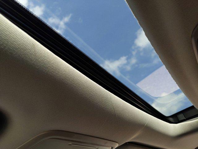 Photo of 2025 Platinum White Honda Odyssey