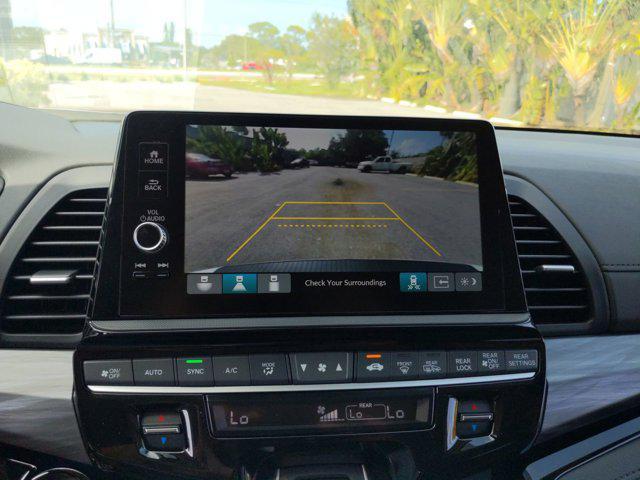 Photo of 2025 Platinum White Honda Odyssey