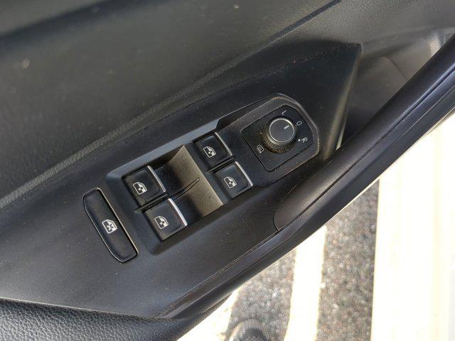 Photo of 2021 Pure White Volkswagen Jetta