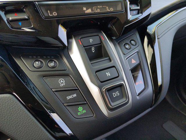 Photo of 2025 Platinum White Honda Odyssey