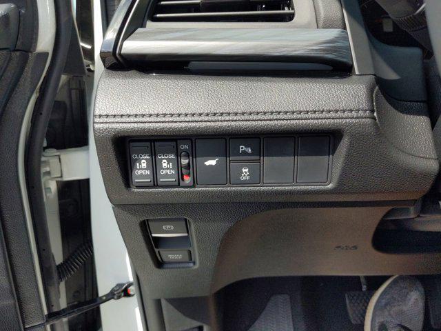 Photo of 2025 Platinum White Honda Odyssey