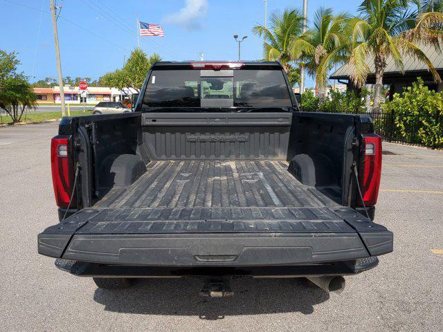 Photo of 2024 Onyx Black GMC Sierra 2500