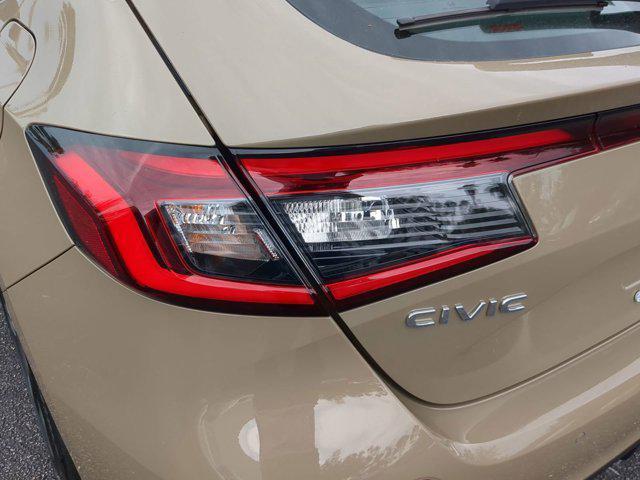 Photo of 2025 Sand Dune Pearl Honda Civic Hybrid