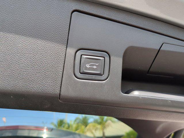 Photo of 2023 Argent Silver Metallic Cadillac XT4