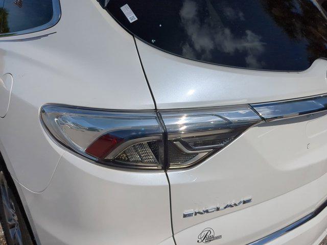 Photo of 2024 White Frost Tricoat Buick Enclave