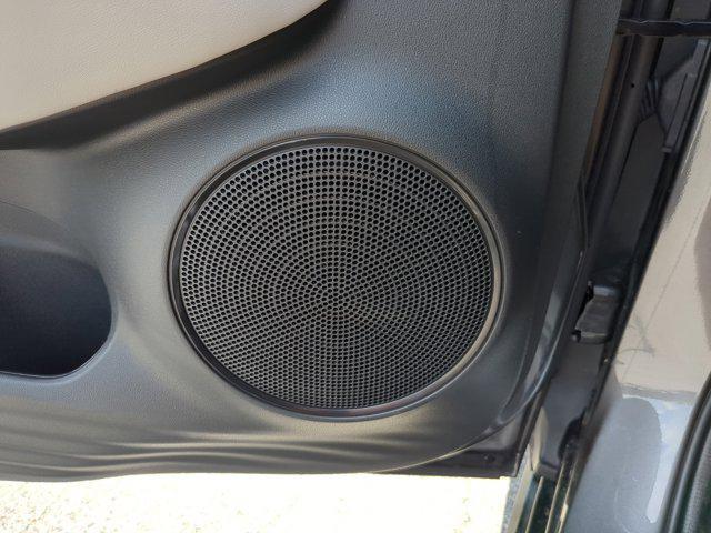 Photo of 2026 Platinum White Pearl Honda HR-V