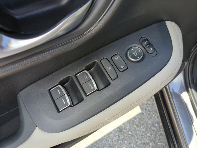 Photo of 2026 Platinum White Pearl Honda HR-V