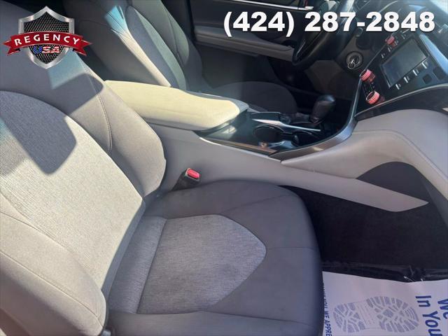Photo of 2018 Midnight Black Metallic Toyota Camry