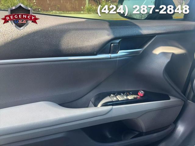 Photo of 2018 Midnight Black Metallic Toyota Camry