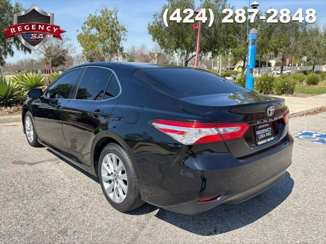 Photo of 2018 Midnight Black Metallic Toyota Camry