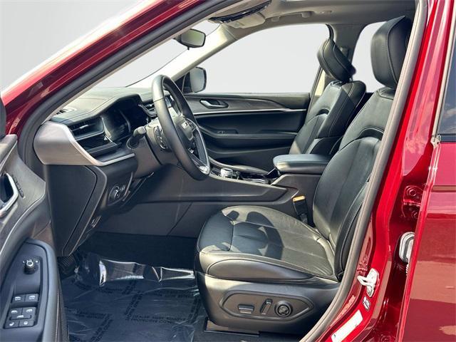 Photo of 2022 Velvet Red Pearlcoat Jeep Grand Cherokee L