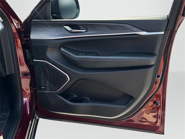 Photo of 2022 Velvet Red Pearlcoat Jeep Grand Cherokee L