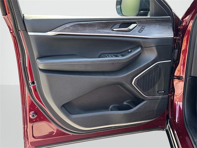 Photo of 2022 Velvet Red Pearlcoat Jeep Grand Cherokee L