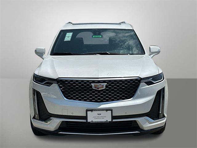 Photo of 2025 Crystal White Cadillac XT6