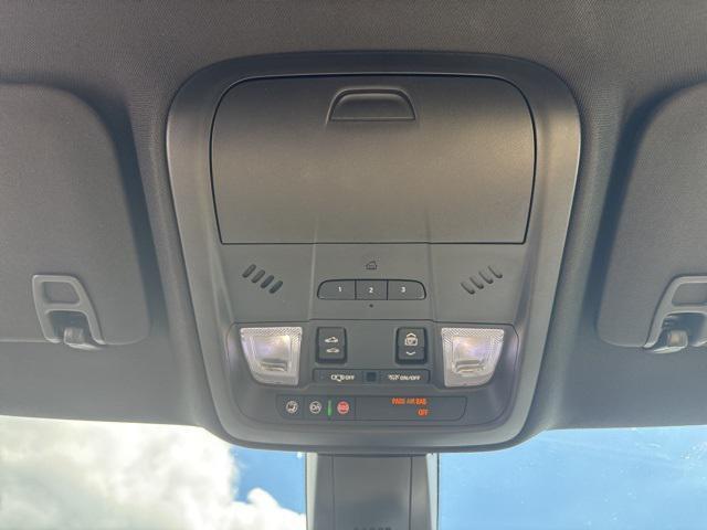 Photo of 2017 Silver Coast Metallic Cadillac XT5
