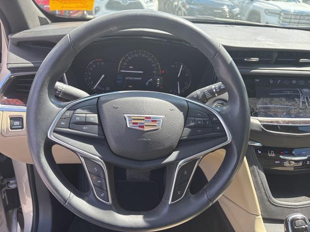 Photo of 2017 Silver Coast Metallic Cadillac XT5