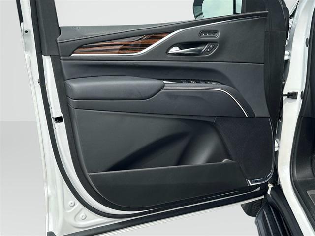 Photo of 2024 Crystal White Tricoat Cadillac Escalade