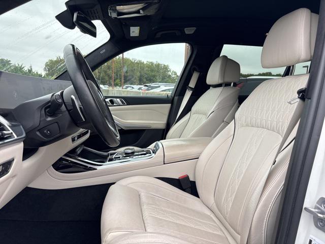 Photo of 2023 White Metallic BMW X7