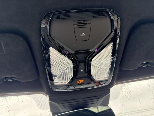 Photo of 2023 White Metallic BMW X7