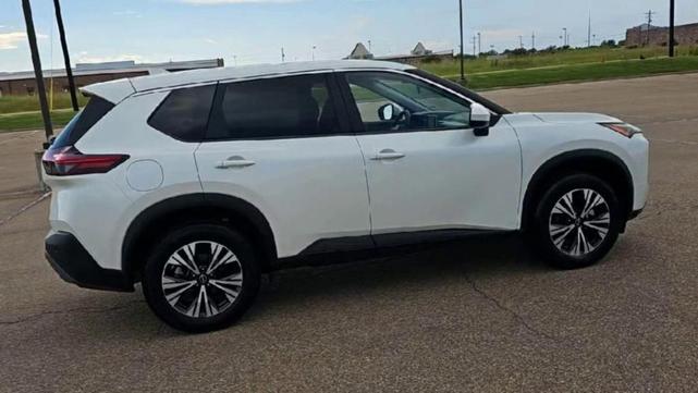 Photo of 2023 White Nissan Rogue