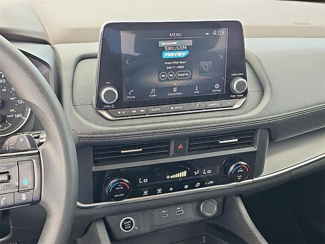 Photo of 2023 White Nissan Rogue