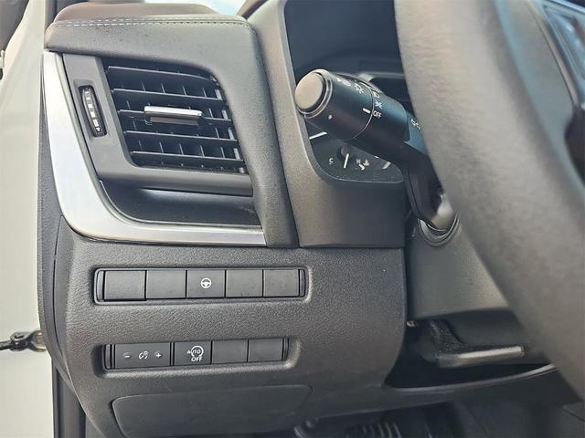 Photo of 2023 White Nissan Rogue