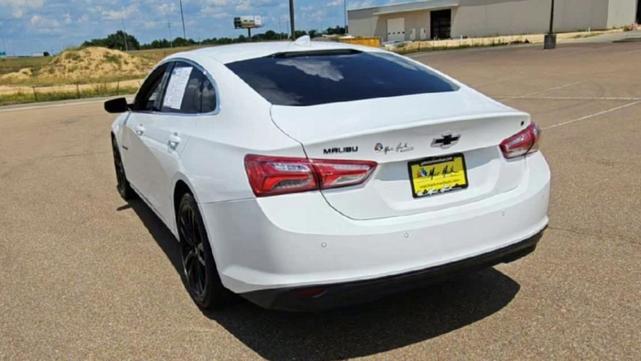 Photo of 2022 Summit White Chevrolet Malibu