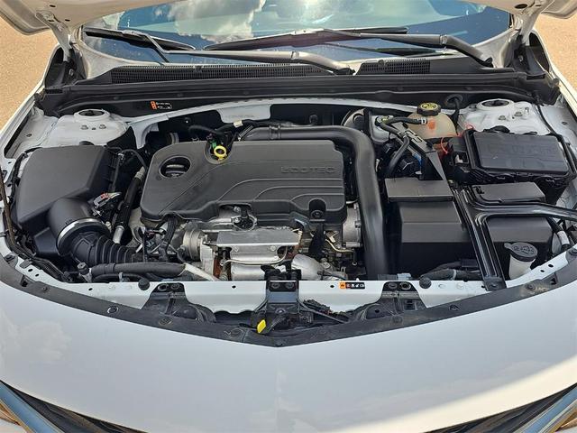 Photo of 2022 Summit White Chevrolet Malibu