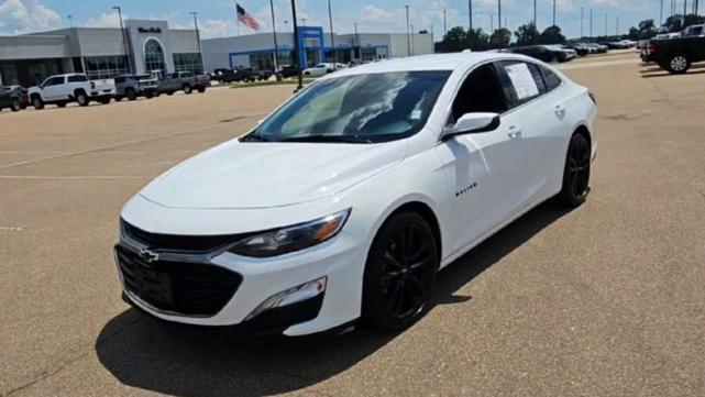 Photo of 2022 Summit White Chevrolet Malibu