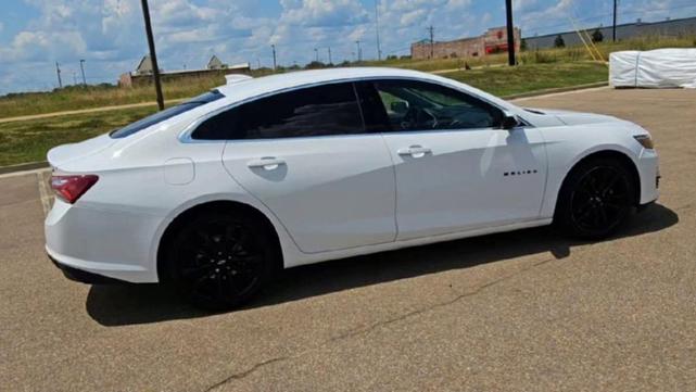 Photo of 2022 Summit White Chevrolet Malibu