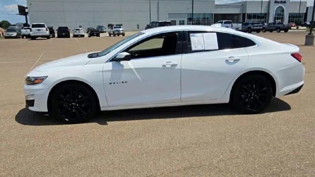 Photo of 2022 Summit White Chevrolet Malibu