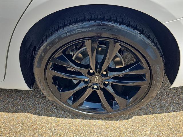 Photo of 2022 Summit White Chevrolet Malibu