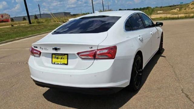 Photo of 2022 Summit White Chevrolet Malibu