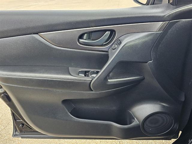 Photo of 2021 Magnetic Black Pearl Nissan Rogue Sport