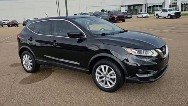 Photo of 2021 Magnetic Black Pearl Nissan Rogue Sport