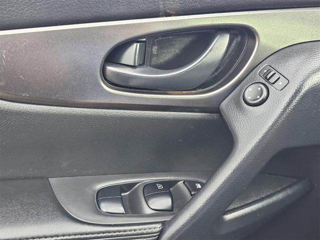 Photo of 2021 Magnetic Black Pearl Nissan Rogue Sport