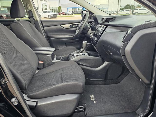 Photo of 2021 Magnetic Black Pearl Nissan Rogue Sport