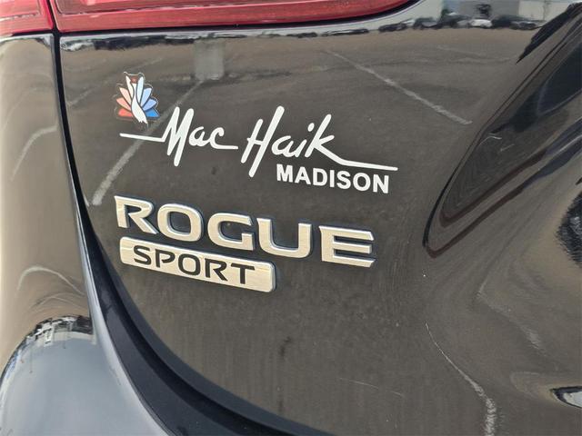 Photo of 2021 Magnetic Black Pearl Nissan Rogue Sport