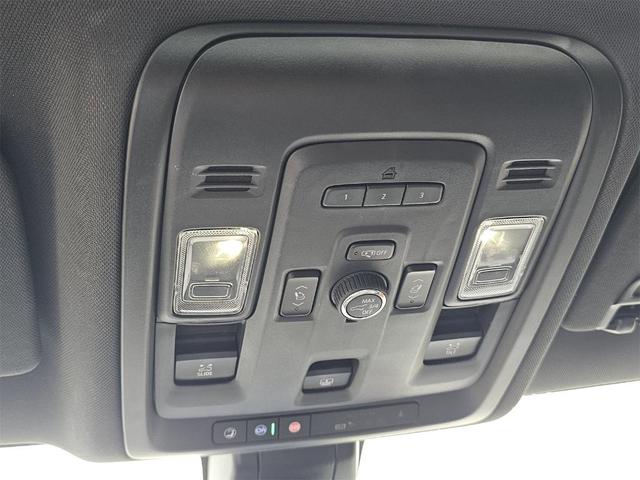 Photo of 2021 White Frost Tri-Coat GMC Yukon