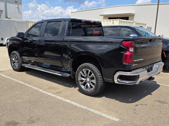 Photo of 2022 Black Chevrolet Silverado 1500