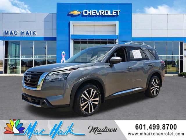 Photo of 2024 Gun Metallic Nissan Pathfinder