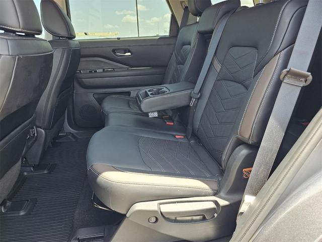 Photo of 2024 Gun Metallic Nissan Pathfinder