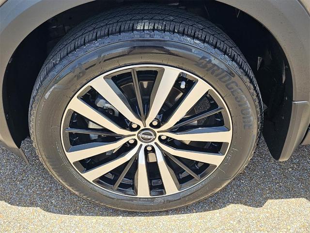 Photo of 2024 Gun Metallic Nissan Pathfinder
