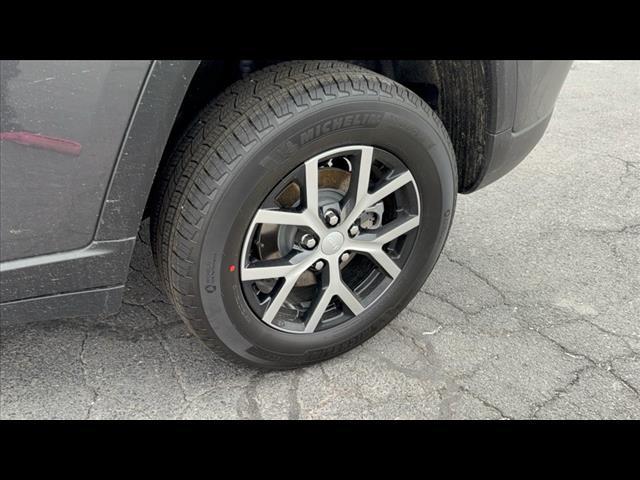 Photo of 2025 Baltic Grey Metallic Clea Jeep Grand Cherokee