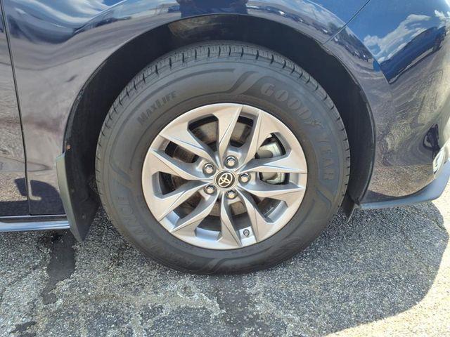 Photo of 2022 Gray Toyota Sienna
